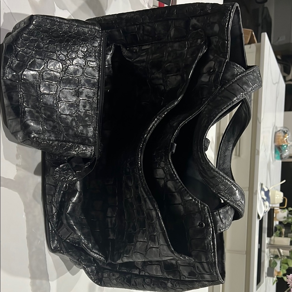 Elegant Black Crocodile-Embossed Women's Tennis Bag